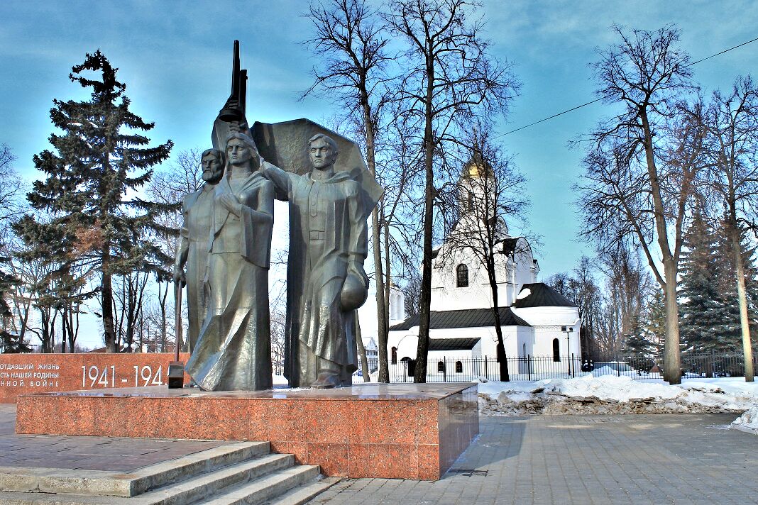 Памятники во владимире. Мемориал Победы город Владимир. Мемориал на площади Победы во Владимире. Площадь Победы город Владимир. Вечный огонь город Владимир.