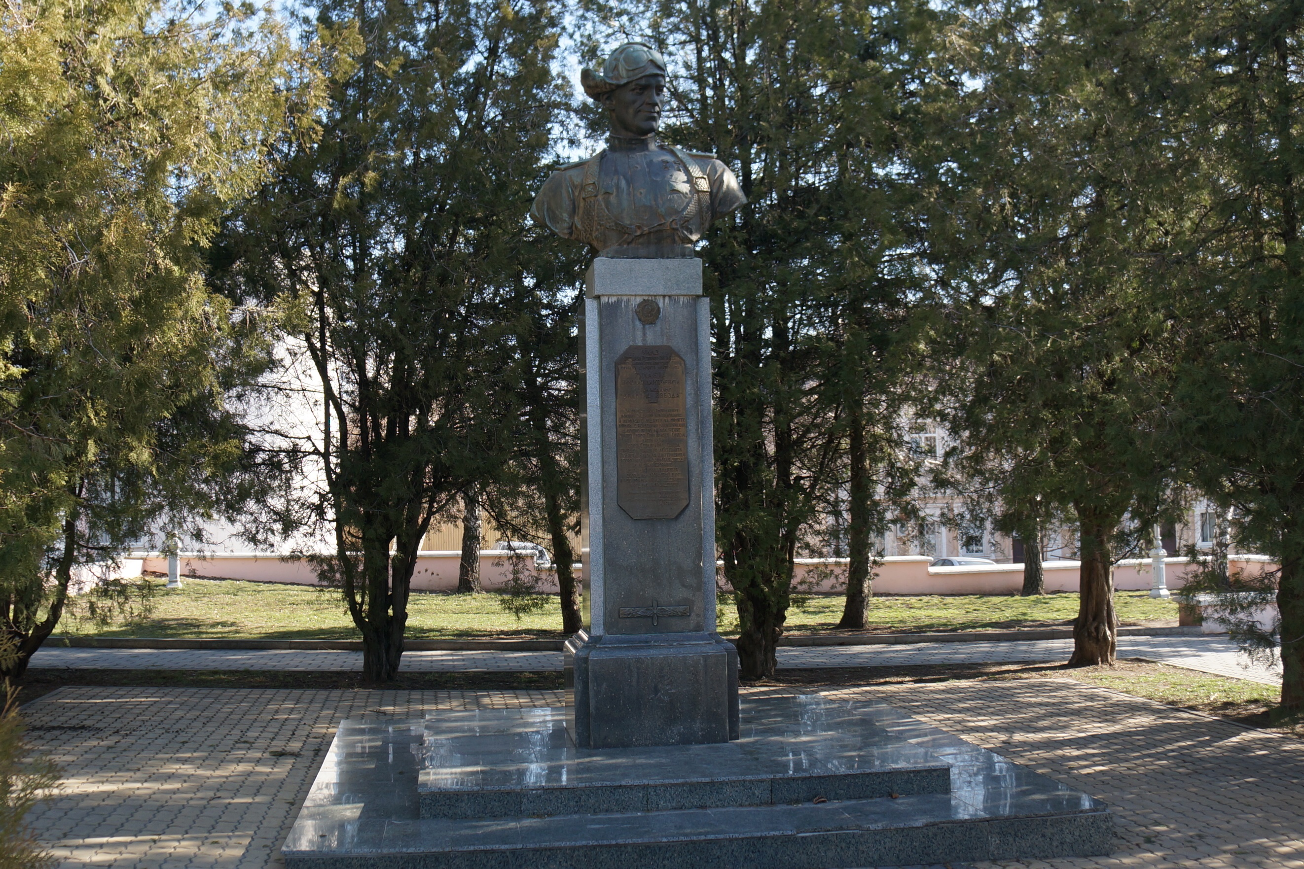 Памятник Гулаеву в Аксае