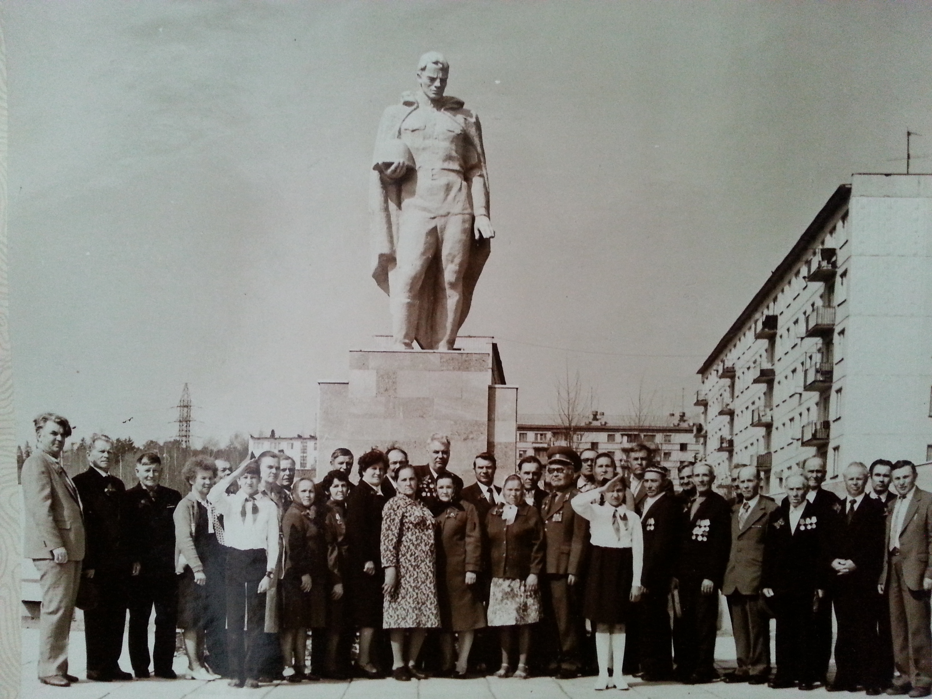 Нарисовать памятник воину освободителю