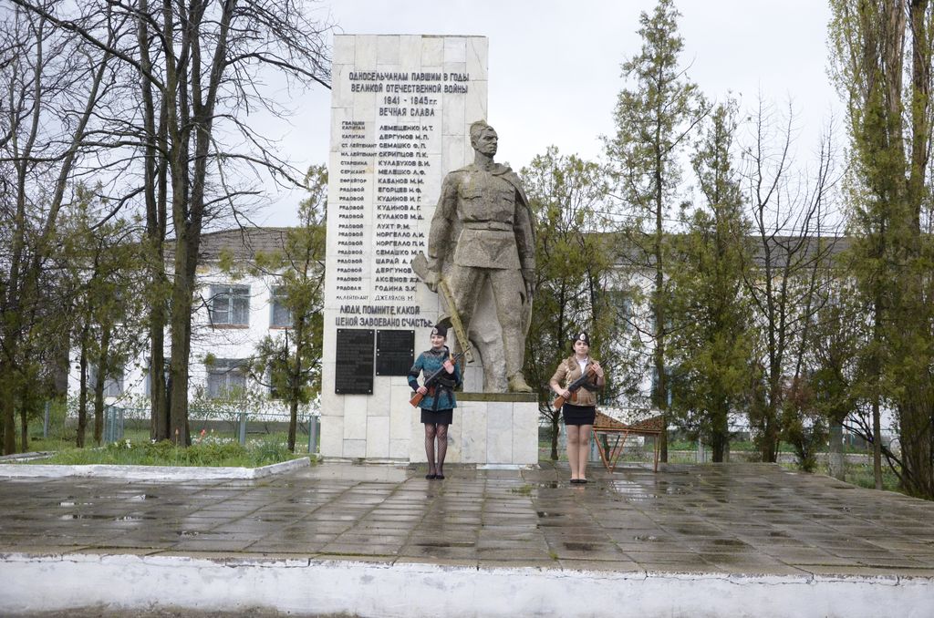 Село урожайное. Село Урожайное Советский район. Советский район Крым. Село Присивашное Крым Советский район. Село Урожайное Крым.