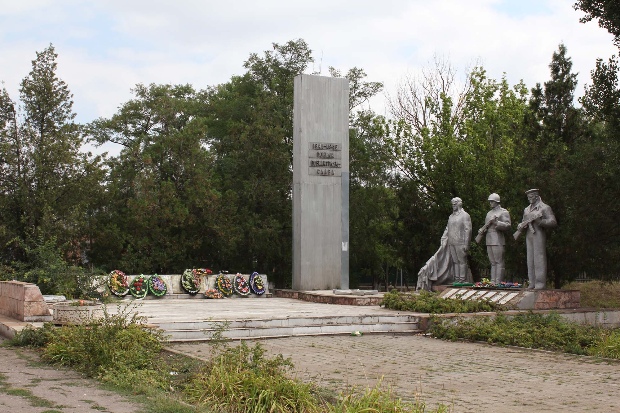 Погода мечетинская зерноградский. Станица Мечетинская Зерноградский. Памятник в станице Мечетинской. Станица Мечетинская Зерноградский район Ростовская область. Памятники ст. Мечетинской.