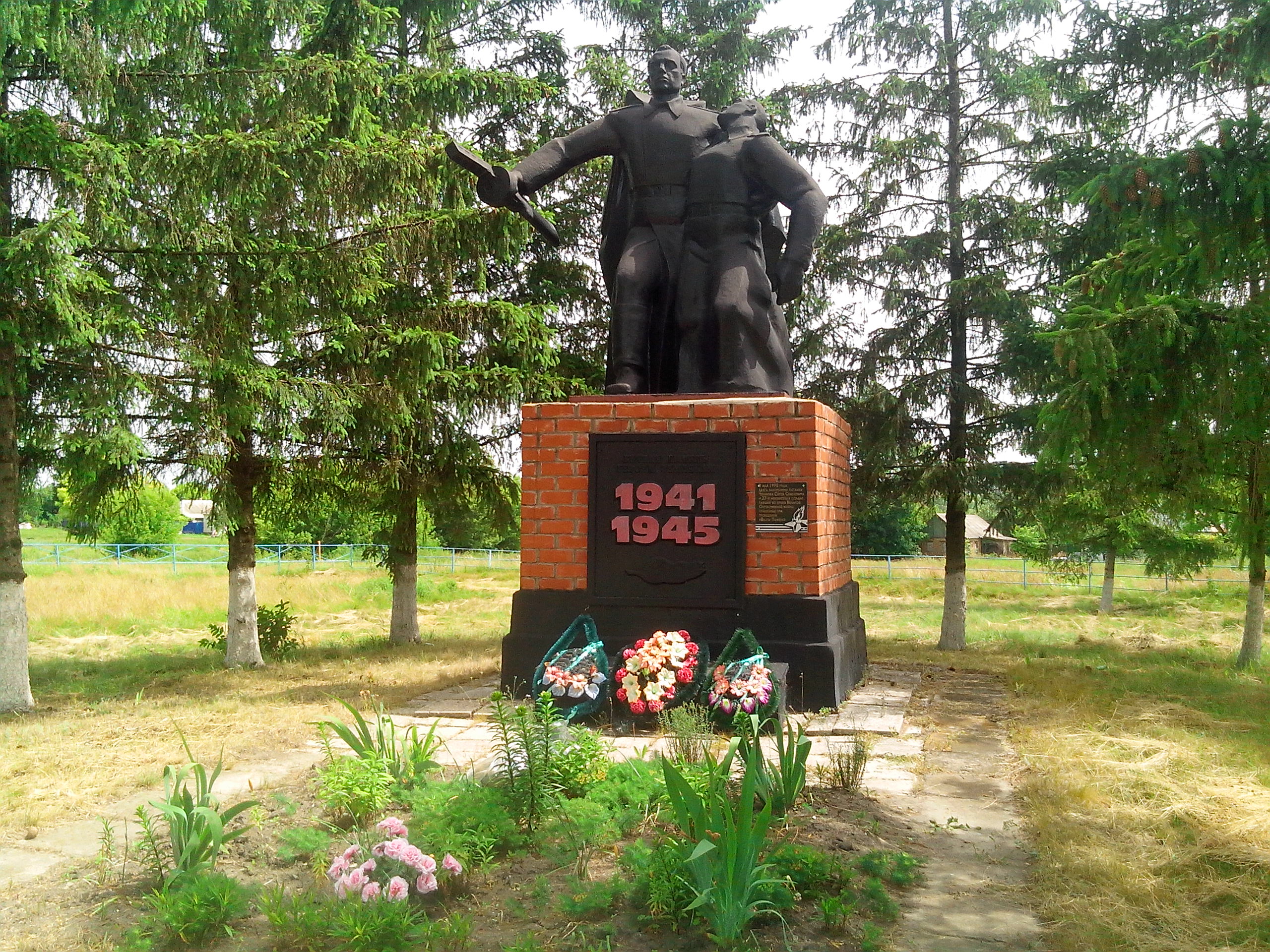 Солнцево курская. Солнцевский район Курская область. Село Субботино Курская область. Солнцевский район село Субботино. Солнцевский район Курской области статуи.