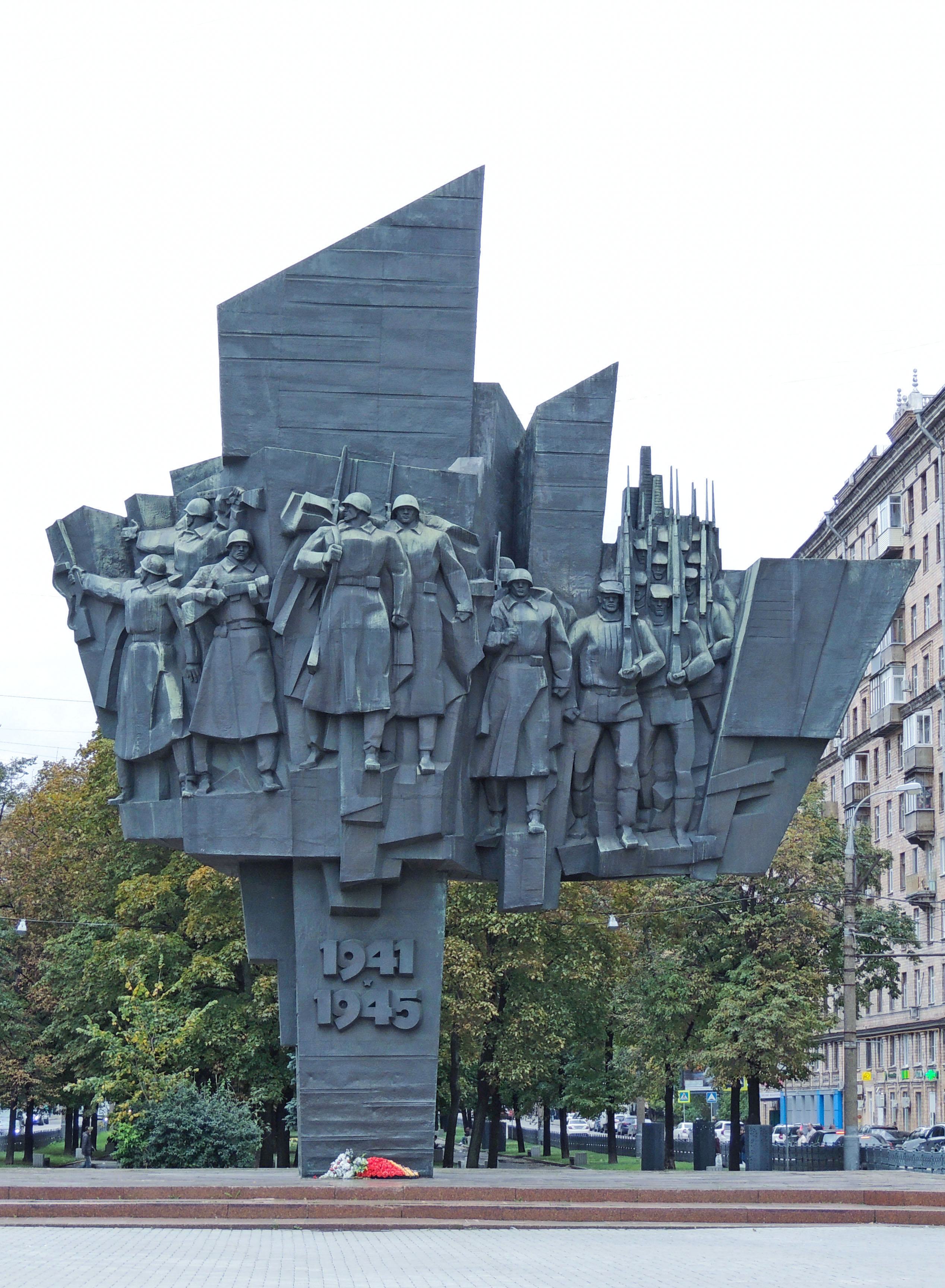 Памятники ул. Памятник ополченцам Пролетарского района в Москве. Памятник народному ополчению Автозаводская. Памятник ополченцам Пролетарского района. Памятник у метро Автозаводская.