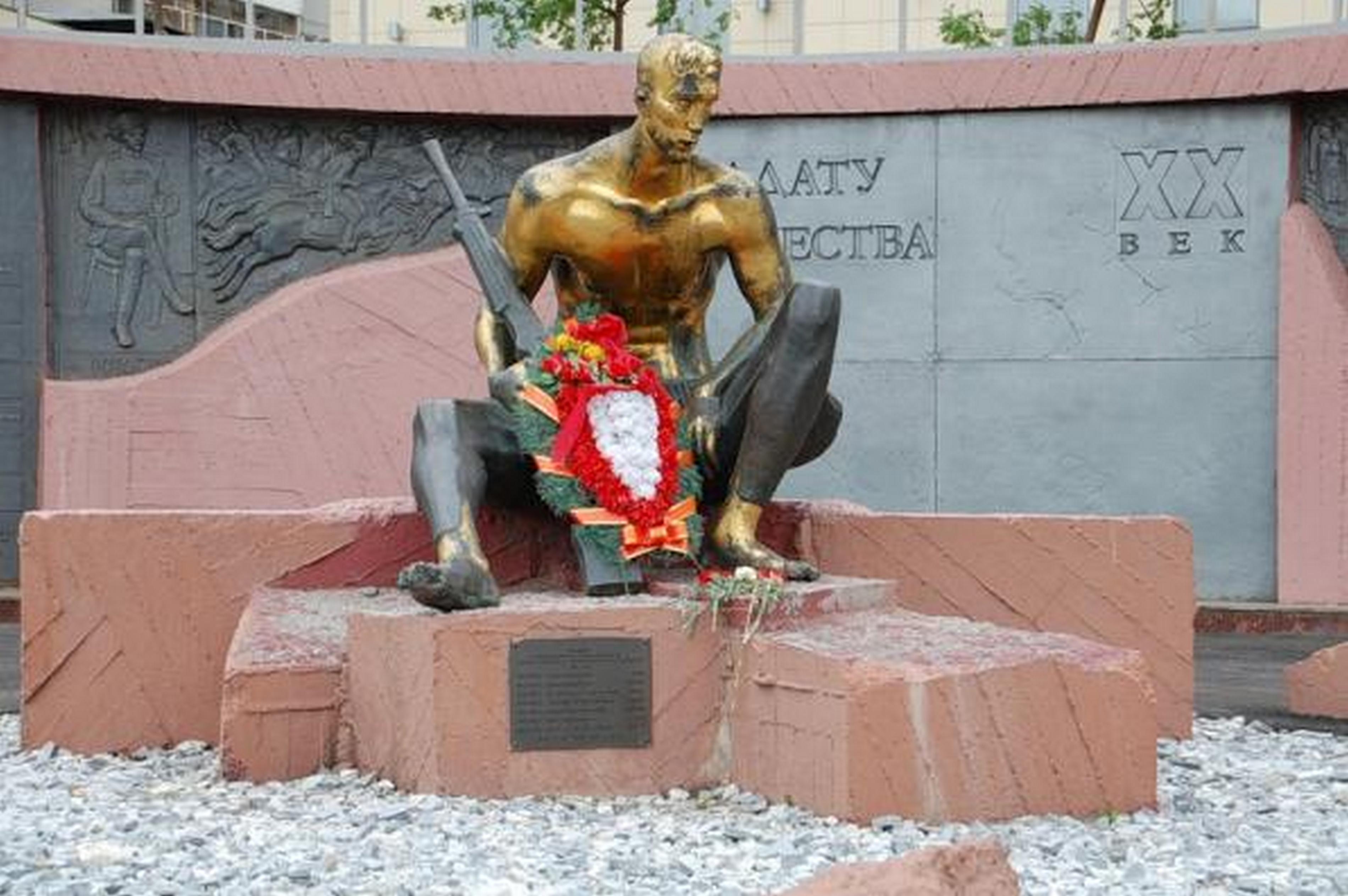 Век памятники. Памятник солдату Отечества в Марьино. Солдат Отечества в Марьино. Памятник солдату Отечества 20 века в Марьино. Памятник «солдату Отечества ХХ века».